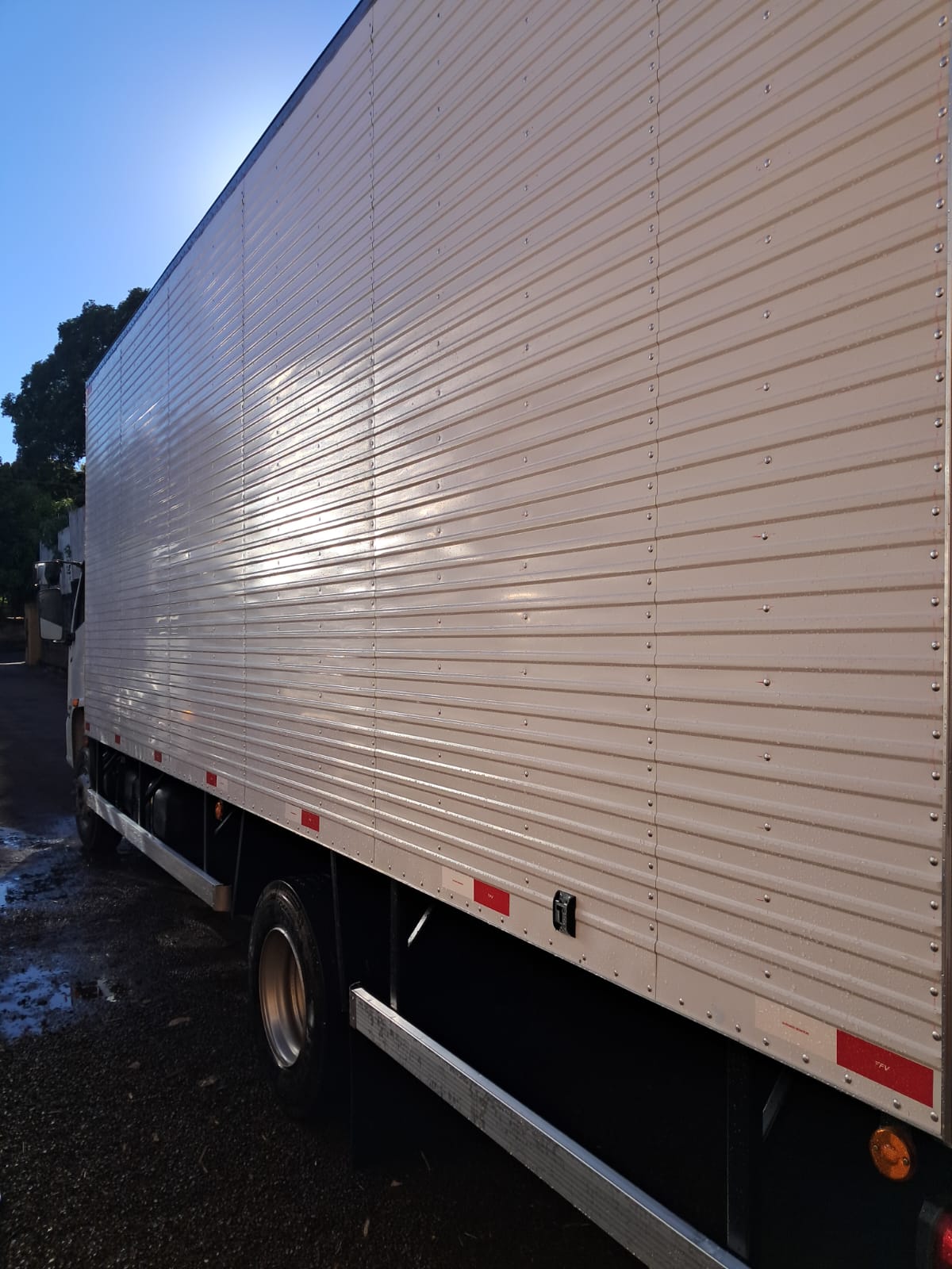 Projeto realizado pela Furgão Londrinense 23